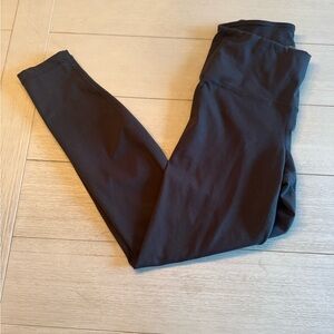 **NWOT** Yogalicious Lux Black Leggings Size Small